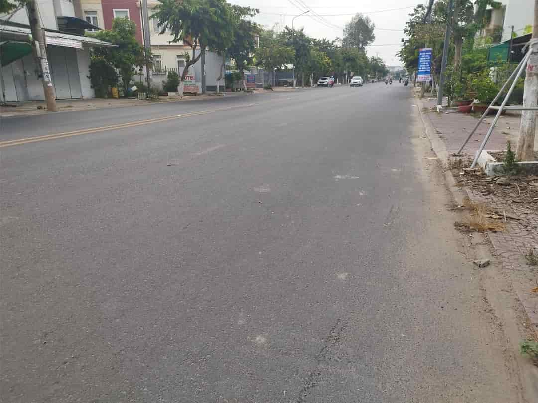 Cần bán 32m2 đất mặt tiền đường Nguyễn Tất Thành Sa Đéc Đồng Tháp