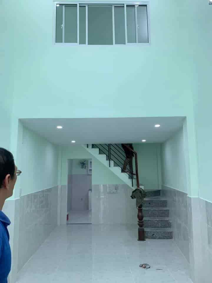 Định cư qua Mỹ bán, 52m2 nhà vào ở ngay Khuông Việt, Tân Phú, TT 990 triệu, sổ riêng