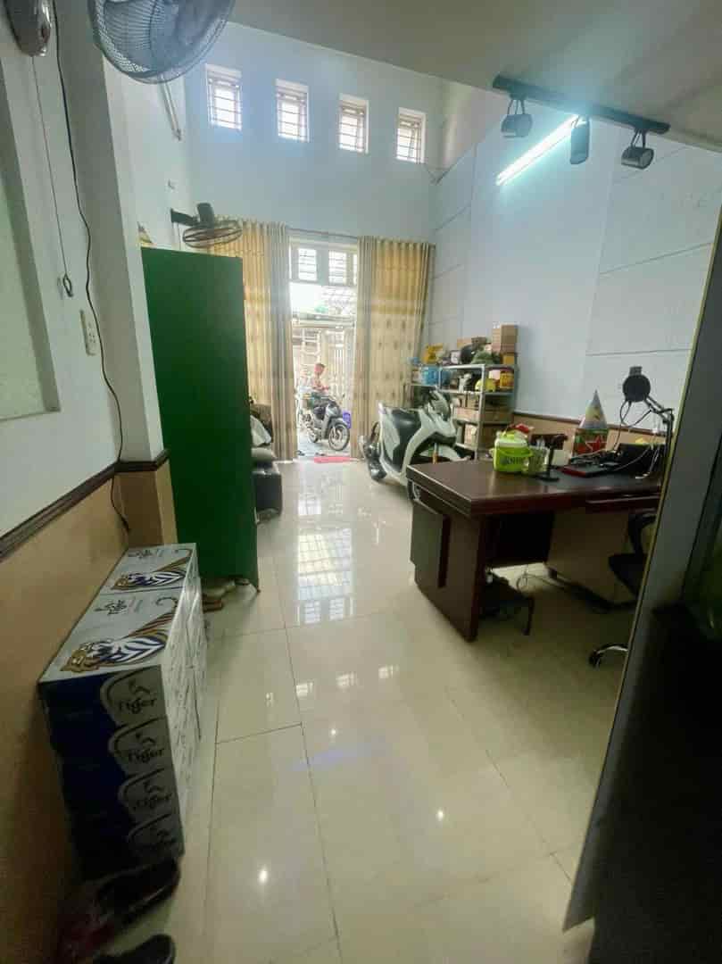 Hạnh chia tài sản cần bán 64m2, nhà đường Nguyễn Văn Công, GV, gần trường học, Shr, giá 1,19 tỷ