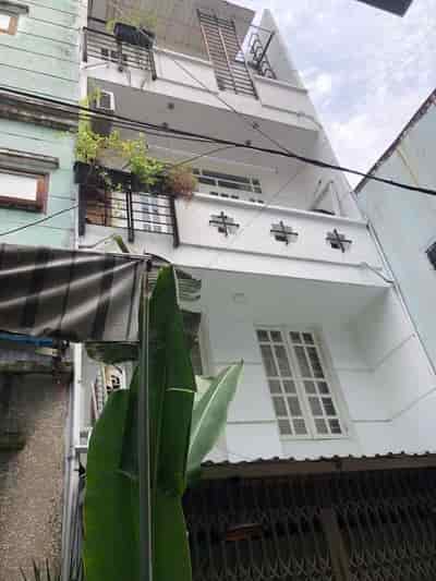 Bán nhà quận Gò Vấp, Phan Văn Trị, 4 tầng, ô tô ngủ trong nhà, dt khủng, giá rẻ