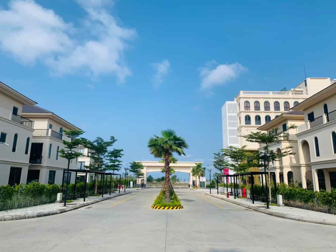 Bán căn biệt thự Song Lập trên trục đường tỷ đô 68m Phú Quốc giá chỉ từ 7 tỷ