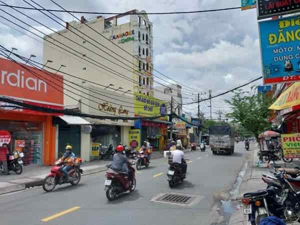 Bán nhà mặt tiền kinh doanh Nguyễn Văn Quá ngang 6m nở hậu 8.6m, 240m2, giá chỉ 19.5tỷ.