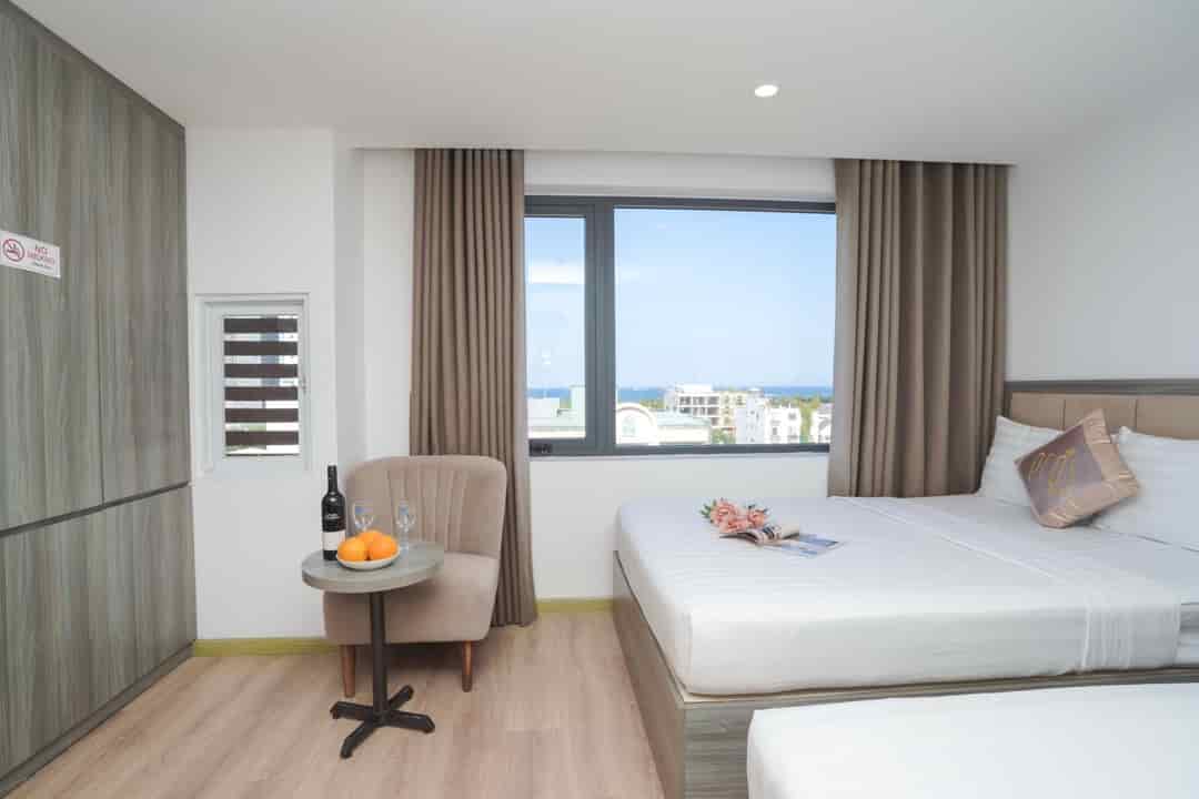 Bán khách sạn mặt tiền Hồ Nghinh, Sơn Trà, 101m2, 9 tầng, giá 25 tỷ