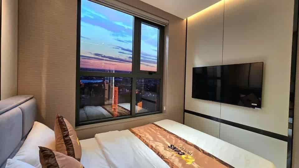 Bán căn hộ Grand Central Q.3, DT 71m2, gồm 2PN 2WC view ban công tầng trung giá 1 tỷ 380 bao sang tên