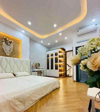 Cần bán căn nhà ở đường Lý Thường Kiệt, q.10 60m2 sổ hồng riêng có giá chỉ 1 tỷ 550
