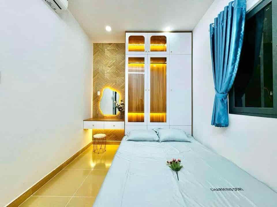 Bán nhanh ra nhà Nam Kỳ Khởi Nghĩa, quận 3, 60m2, giá 1 tỷ 650, sổ hồng riêng