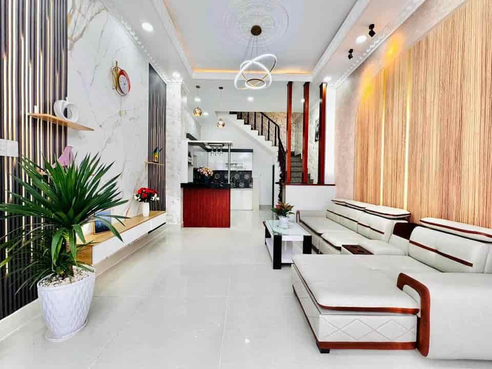 Đi định cư mỹ, bán nhà 1/ hxh Dương Quảng Hàm, 60m2, giá 1 tỷ 450, sổ hồng riêng