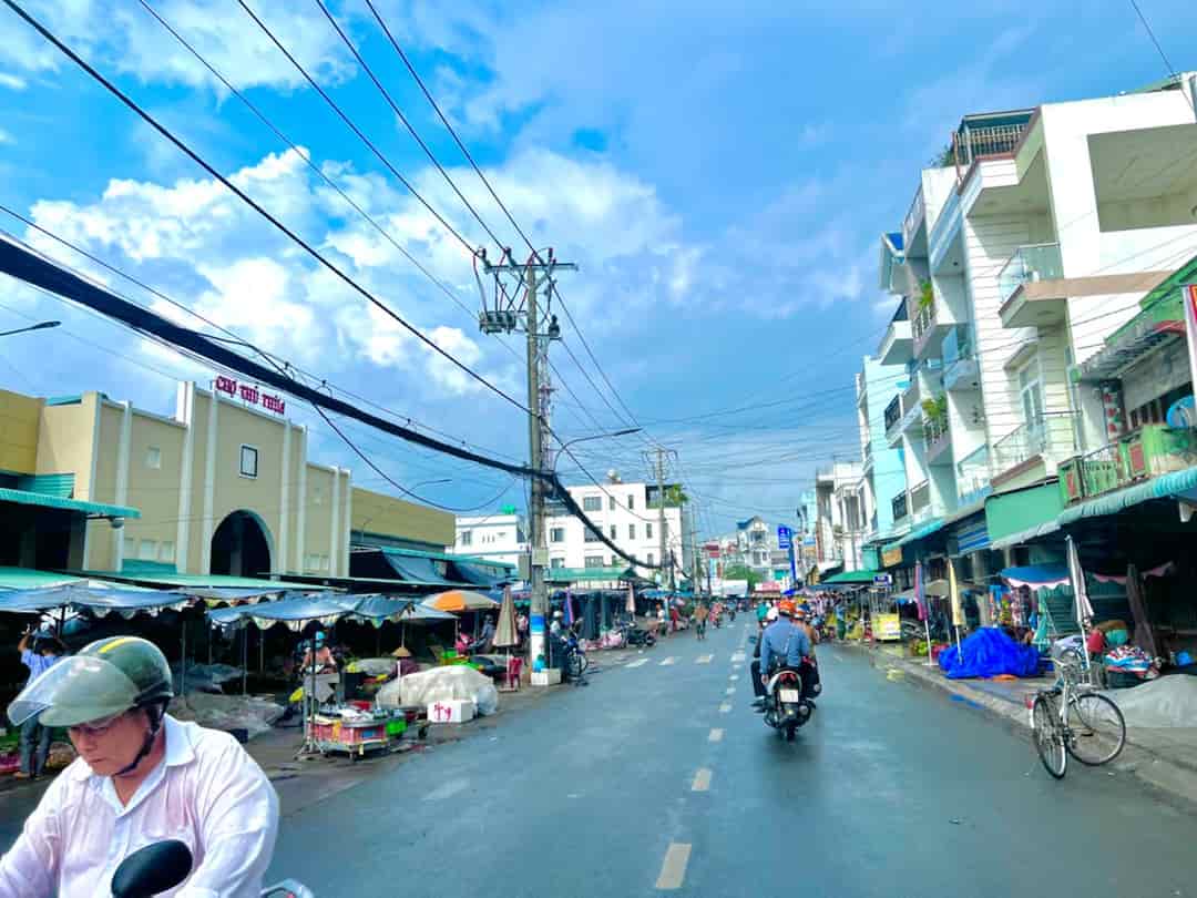 Bán lô đất ngay trung tâm đô thị Thủ Thừa, sổ hồng sẵn full thổ