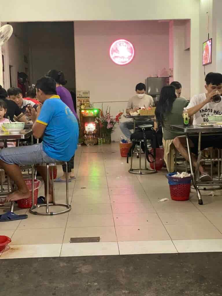 Sang nhượng quán bún bò giò heo 2 chị em ở quận Tân Bình, Hồ Chí Minh