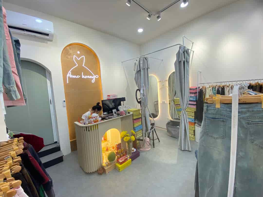 Cần sang nhượng shop quần áo nữ tại 442 Núi Thành, Hòa Cường Bắc, Hải Châu