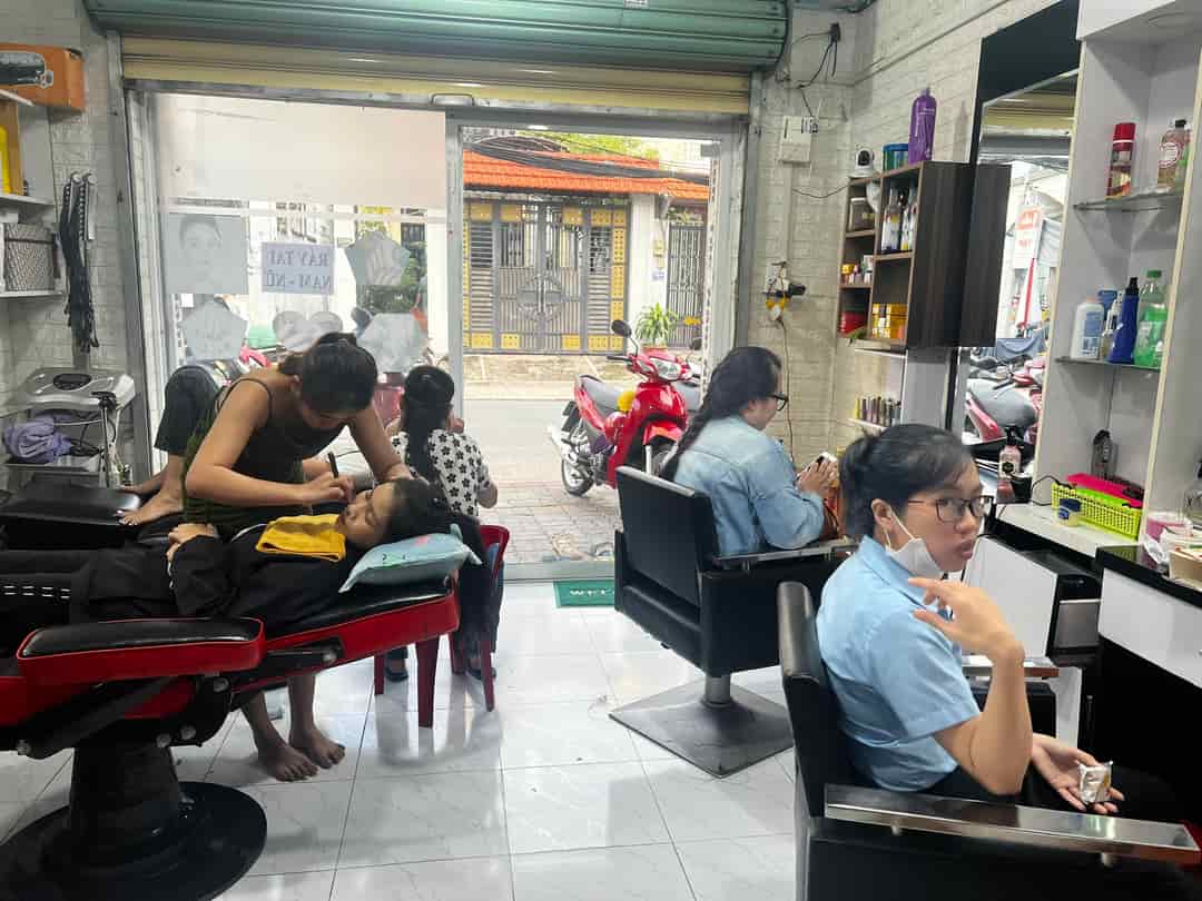 Sang nhượng tiệm tóc nail gội đầu địa chỉ 221 Bùi Văn Ba, phường Tân Thuận Đông, quận 7