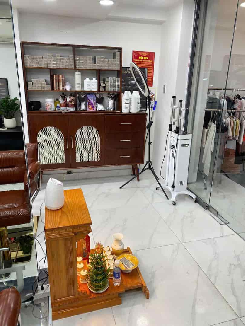 Sang nhượng salon hoặc mặt bằng có chỗ ở lại tại 30 Ích Thiện, Tân Thành