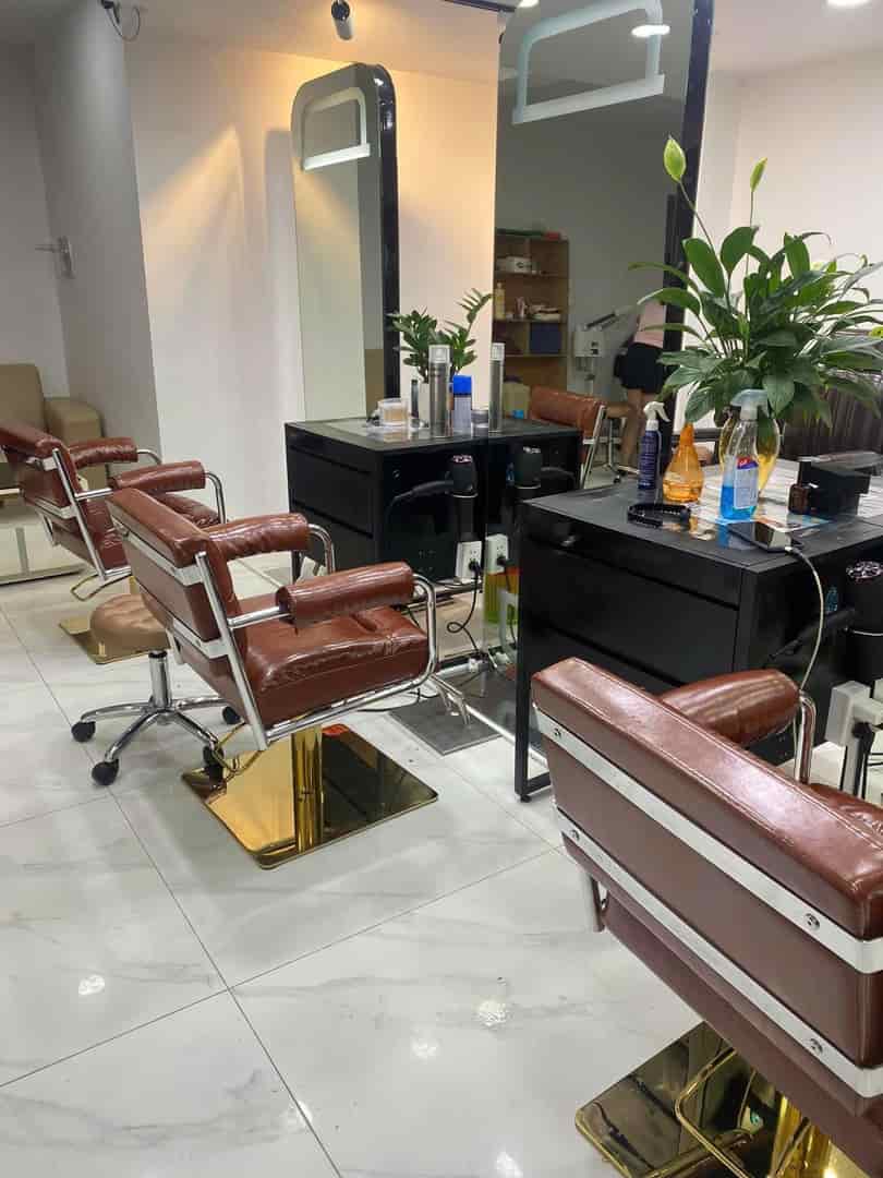 Sang nhượng salon hoặc mặt bằng có chỗ ở lại tại 30 Ích Thiện, Tân Thành