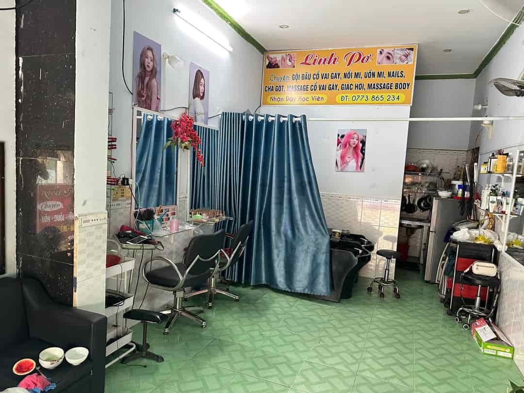 Sang tiệm nail, tóc nữ tại 81 Đường 138, Tân Phú, Q9.