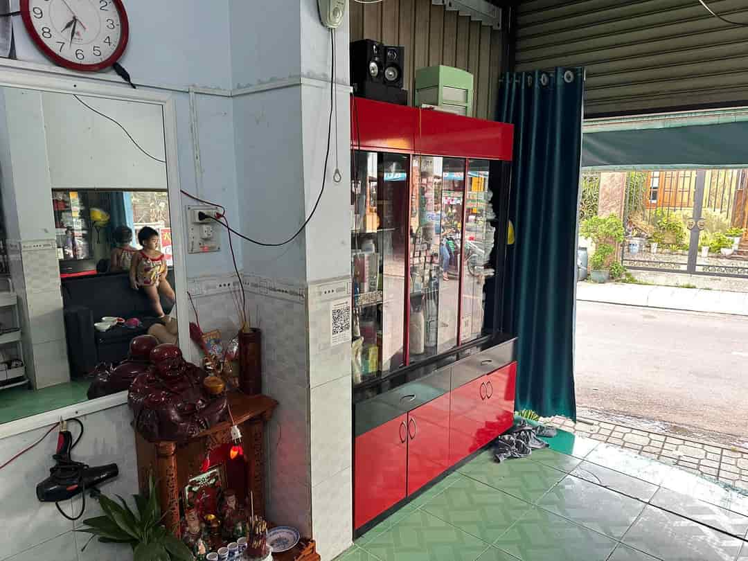 Sang tiệm nail, tóc nữ tại 81 Đường 138, Tân Phú, Q9.