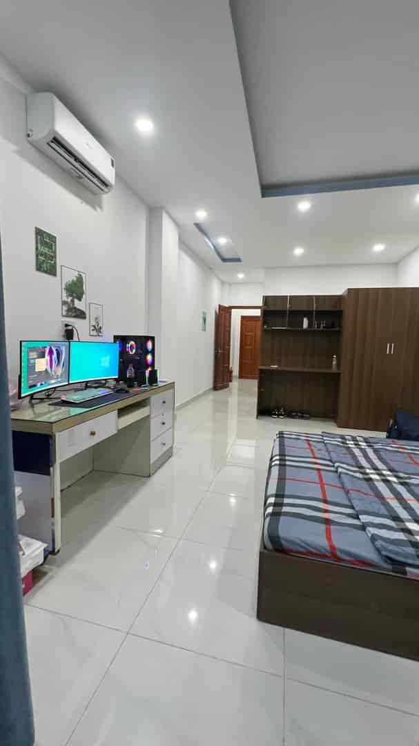 Chính chủ cho thuê căn hộ mới cao cấp full nội thất, gần CVPM Quang Trung