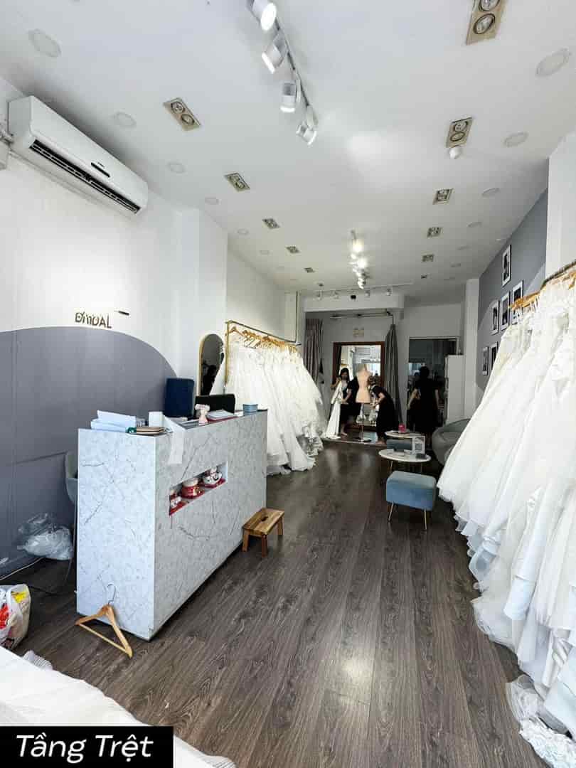 Chính chủ bán nhà mặt tiền đường Hồ Văn Huê thiên đường áo cưới, quận Phú Nhuận, giá chốt 3 tỷ