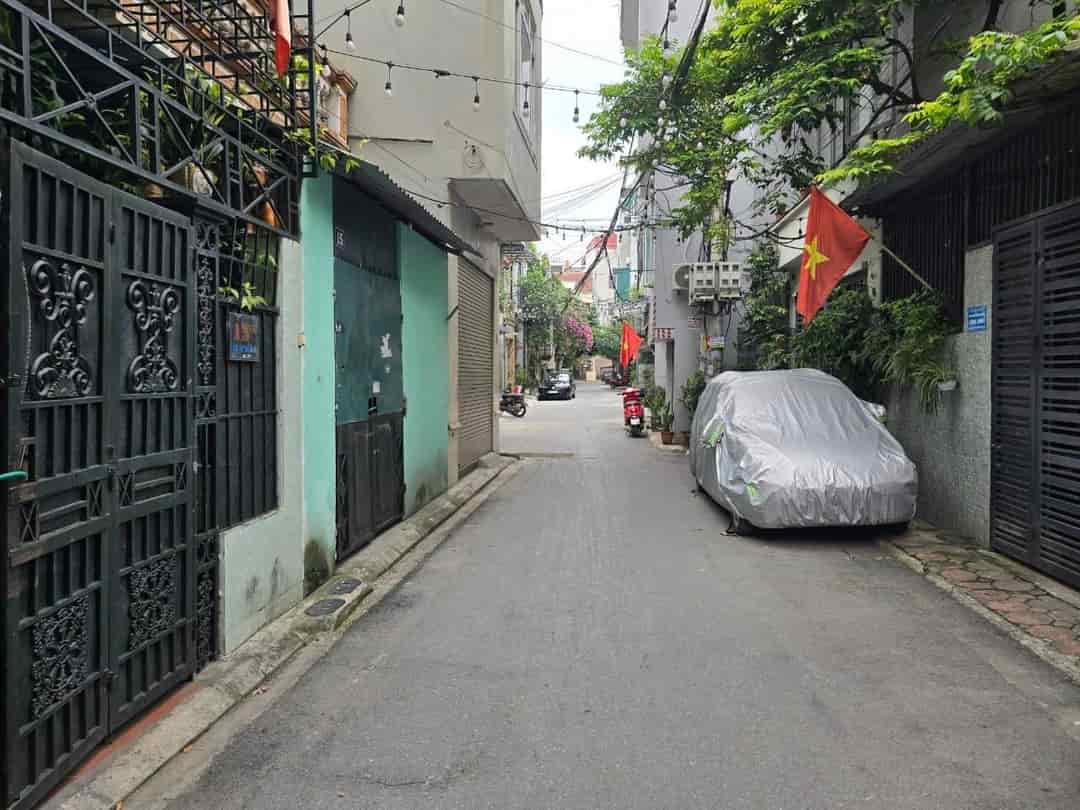 5.685 tỷ phân lô, ô tô tránh, nhà đẹp long lanh, tặng full nội thất, 40m2