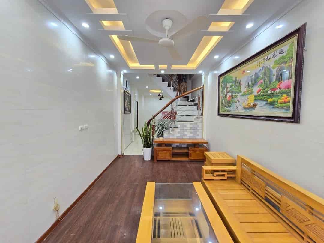 5.685 tỷ phân lô, ô tô tránh, nhà đẹp long lanh, tặng full nội thất, 40m2