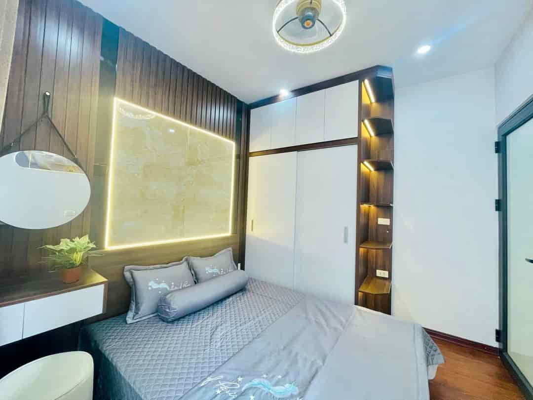 Nhỉnh 4 tỷ, hộ khẩu Hai Bà Trưng, gần chợ, 40m2, 6 ngủ, full nội thất, ở sướng