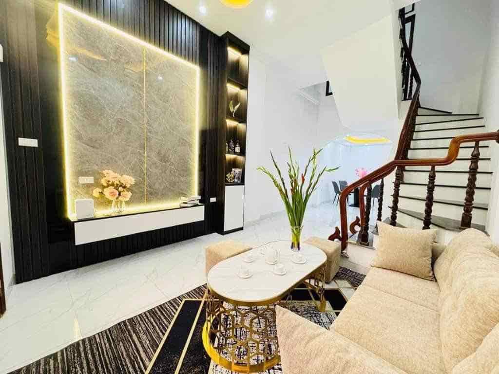 Bán nhà Khương Trung, Thanh Xuân 42m2, 4T, Mt 3.5m ô tô gần nhà đỗ ngày đêm giá 4.7 tỷ