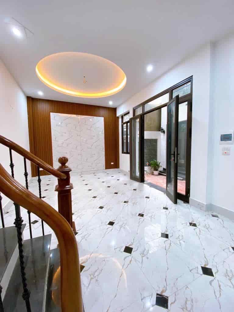 Bán nhà Trường Chinh, Đống Đa 30m2, 5T ô tô gần, thang máy, nhà đẹp ở ngay giá 5.95 tỷ