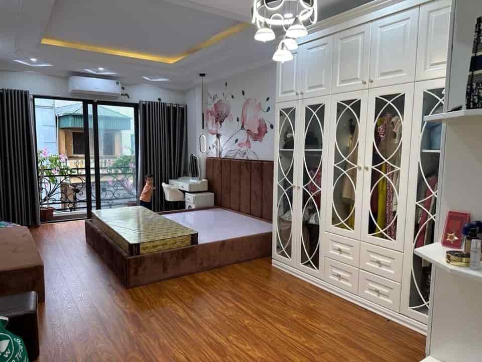 Bán nhà mặt phố Hà Trì, kinh doanh, phân lô vỉa hè ô tô tránh, 50m2, mt 4m, chỉ 15 tỷ.