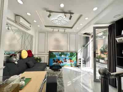 Kẹt tiền bán nhà riêng ở Phú Nhuận, 67,5m2, giá 4 tỷ 5 còn thương lượng