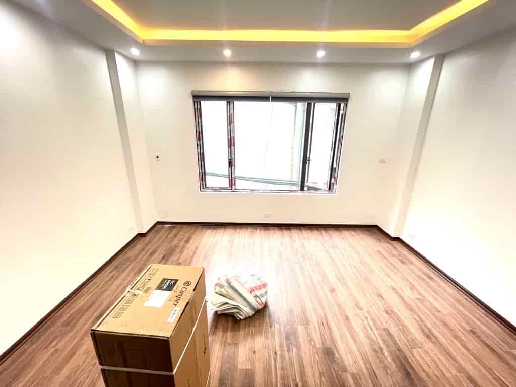 Bán nhà Cầu Giấy, trung tâm, ngõ thông, 52m2, 5 tầng chỉ 9,9 tỷ