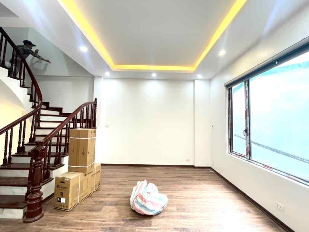 Bán nhà Cầu Giấy, trung tâm, ngõ thông, 52m2, 5 tầng chỉ 9,9 tỷ