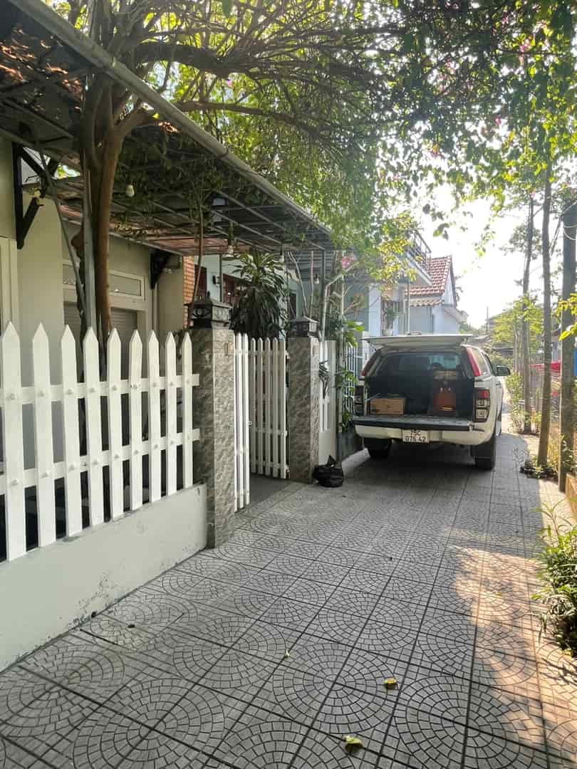 Bán nhà kiệt ô tô Hoàng Quốc Việt, sổ hồng hoàn công, ngang 11m5