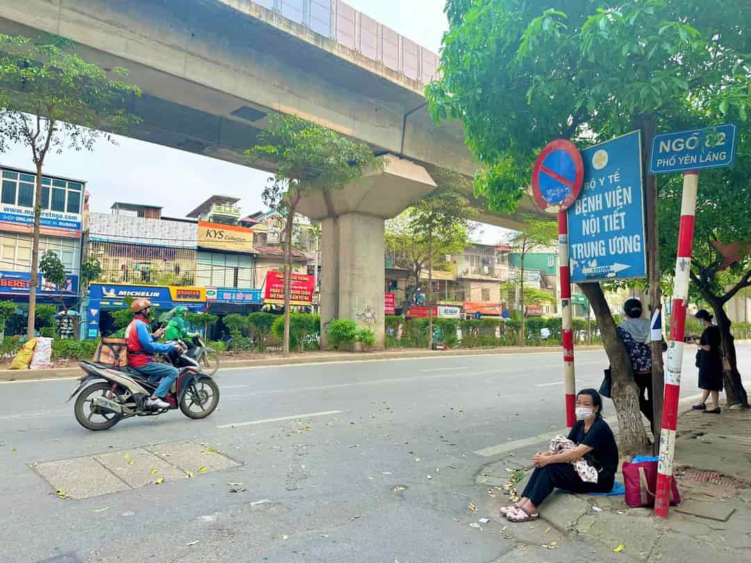 Phố Yên Lãng, phân lô bàn cờ, 32/42m T1, 5 tầng, 8 phòng kinh doanh dòng tiền đang 30tr/tháng, giá bán 8.3 tỷ