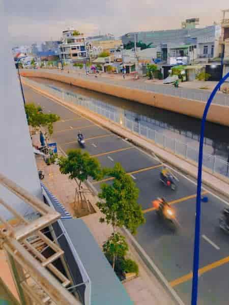 Bán nhà mặt tiền đường kênh nước đen, phường Bình Hưng Hòa A, quận Bình Tân, DT 26m2, 4x7m, 3 tầng