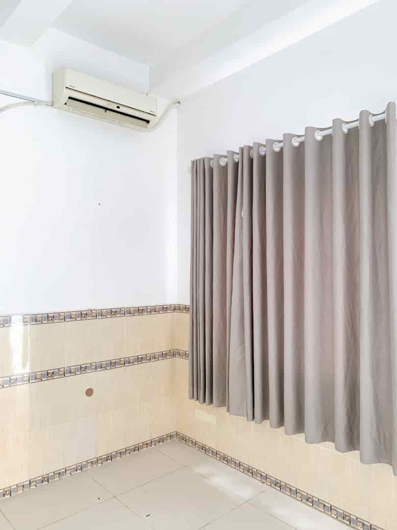 Cho thuê phòng ban công tại Tô Hiệu, Luỹ Bán Bích Tân Phú, 4.5x5m, 3.5tr/tháng