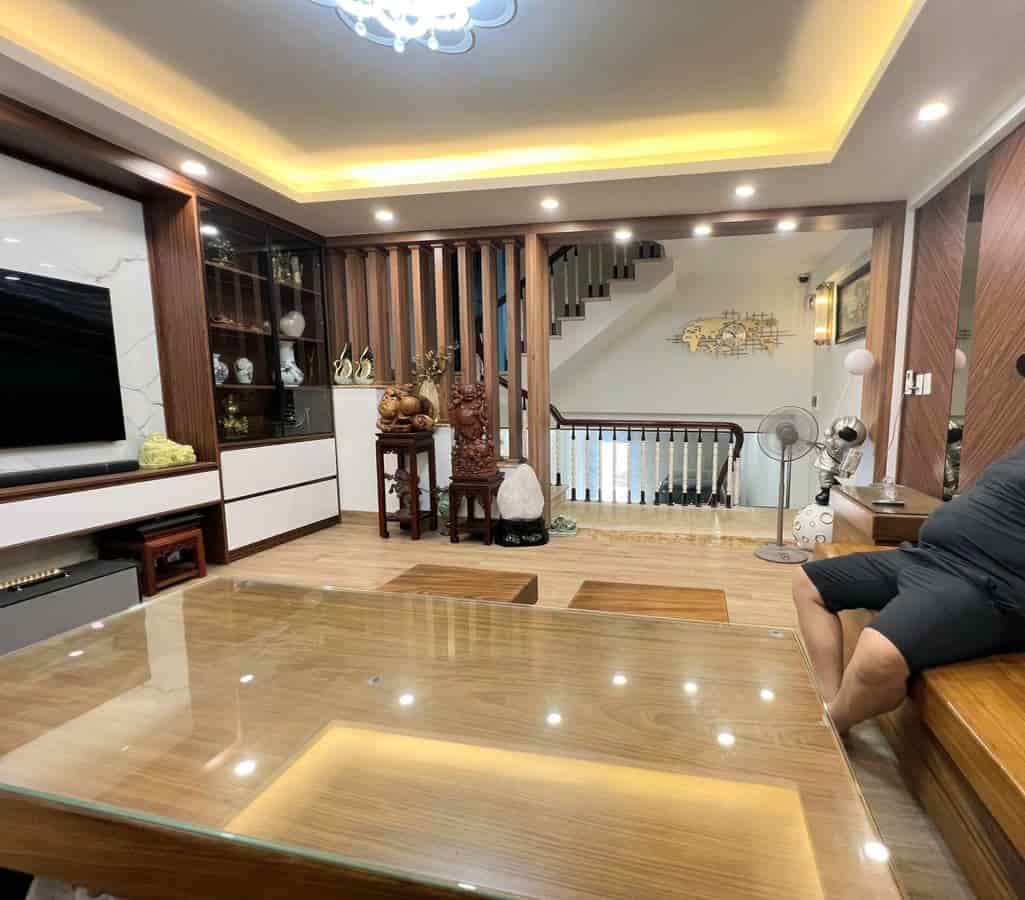 Nhà mặt ngõ, ô tô tránh phố Nguyễn Khang 42m, nhỉnh 10 tỷ, kinh doanh đỉnh cao