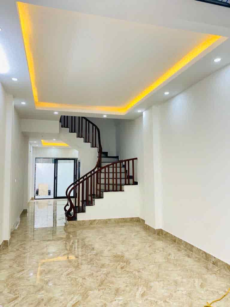 Nhà Tứ Hiệp 35m2 5 tầng ngay sát chợ, kinh doanh, chỉ 4.xx tỷ