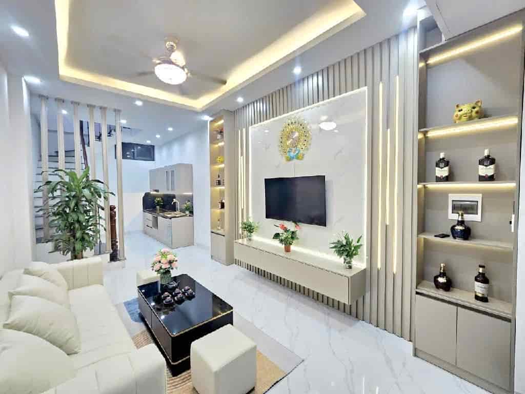 Nhà đẹp Thanh Trì 36m2, 4 phòng ngủ, Trung Tâm Thanh Trì, TC: 4 tỷ (có thương lượng) ô tô