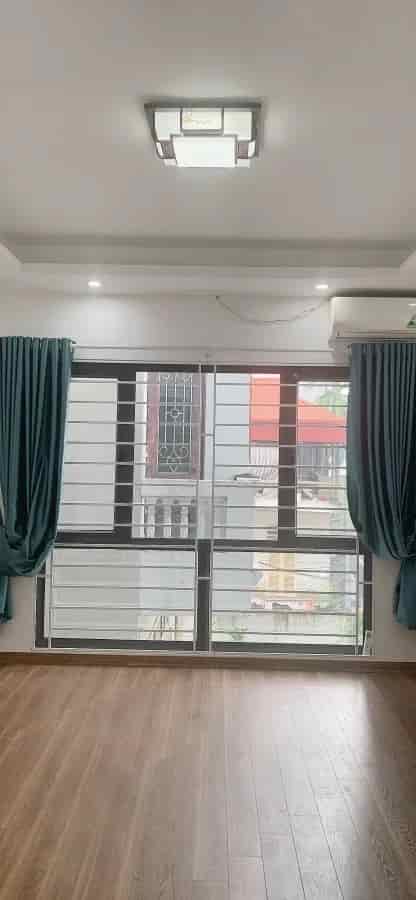 Nguyễn Văn Linh nhà mới 30.3m2, 5 tầng, mặt tiền 4.34m, 3.9 tỷ Long Biên