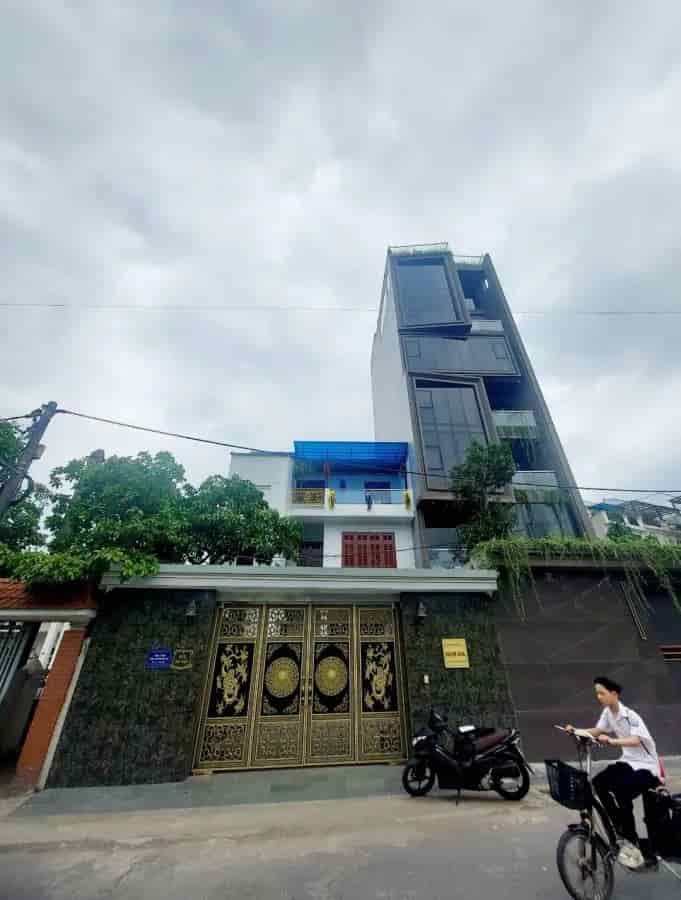 Bán nhà mặt phố Bát Khối 170m2, 3 tầng, mặt tiền 8.1m, 21 tỷ, Long Biên