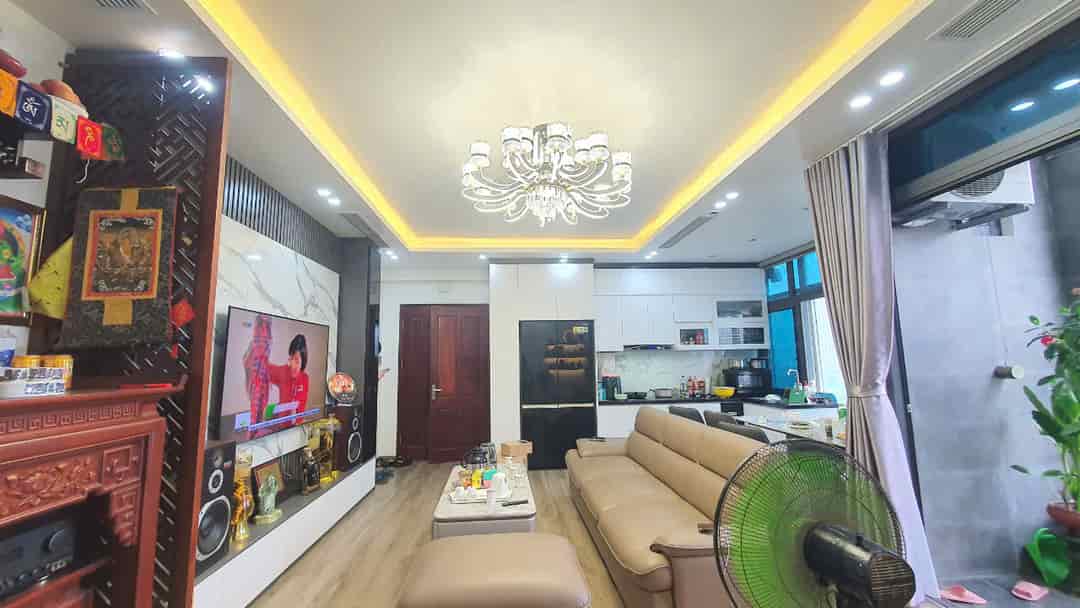 Bán căn hộ chung cư đường Nghiêm Xuân Yêm, Thanh Trì, 102m2, lô góc, nhà đẹp lung linh