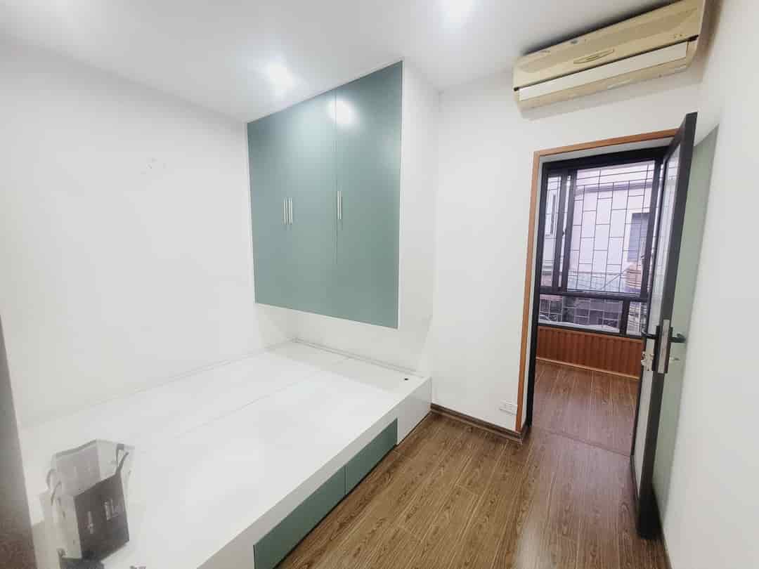 Bán nhà tập thể đường Nguyễn Trãi, Thanh Xuân, Royal City, nhà đẹp full nội thất, ô tô đỗ chân cầu thang