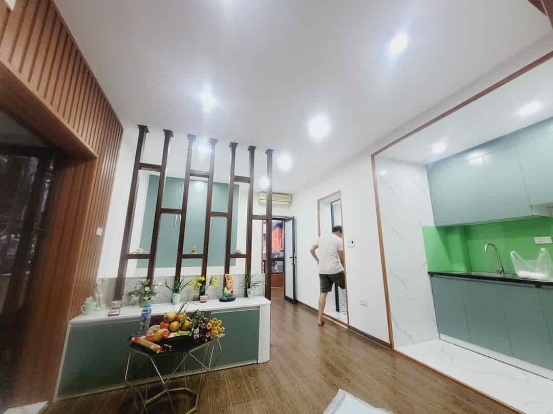 Bán nhà tập thể đường Nguyễn Trãi, Thanh Xuân, Royal City, nhà đẹp full nội thất, ô tô đỗ chân cầu thang