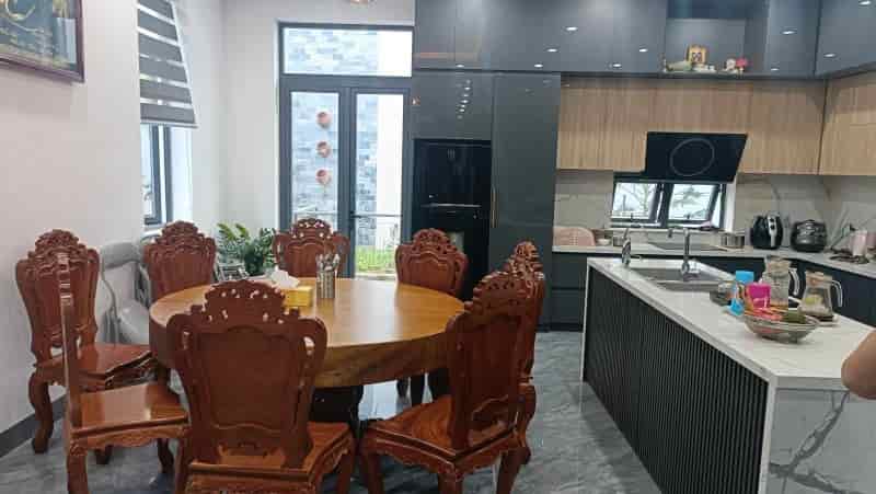 Trung tâm Hải Châu toà 8 tầng, diện tích 190m2 chủ đang kinh doanh dòng tiền 200tr/tháng, cần bán 35 tỷ