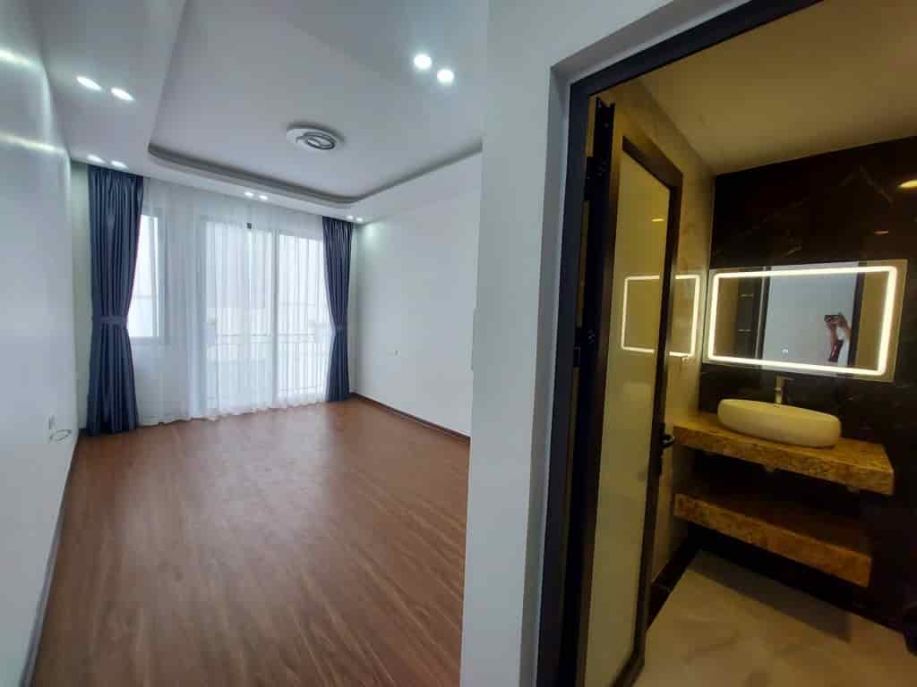 Phân lô, ô tô tránh, cực vip nhà mới lung linh 39m, 6 tầng, view sân golf, thang máy, gara ô tô hơn 7 tỷ