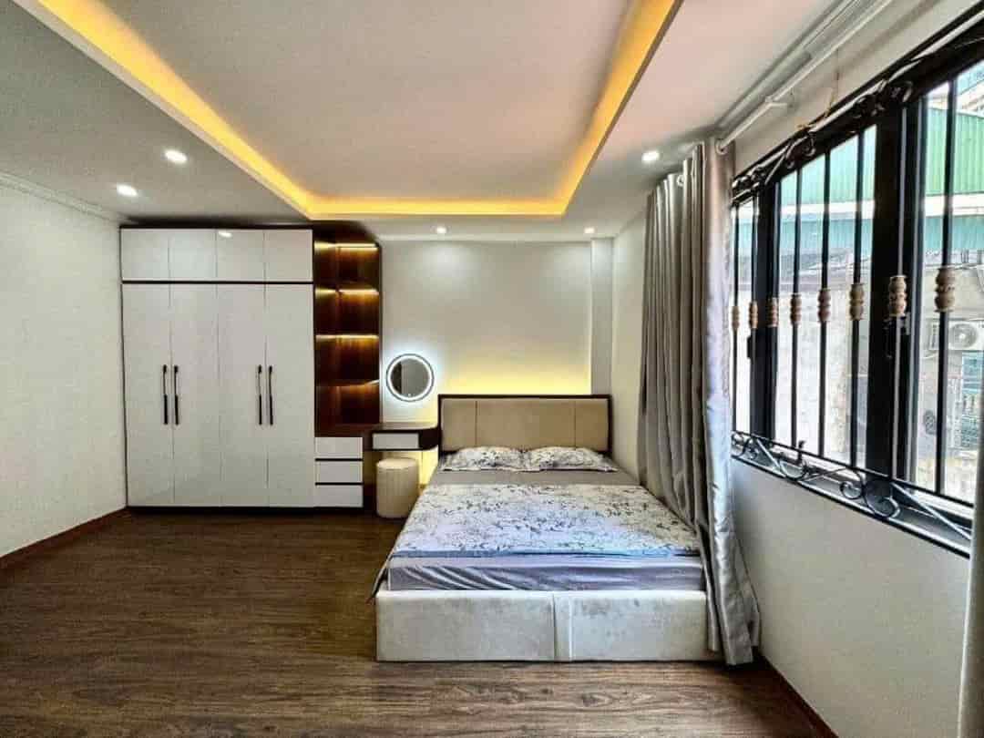 Bán nhà Ngọc Thụy, ngõ thông, gần ô tô, gần chợ, dt 40m2, 4 tầng, 4pn, giá hơn 5 tỷ