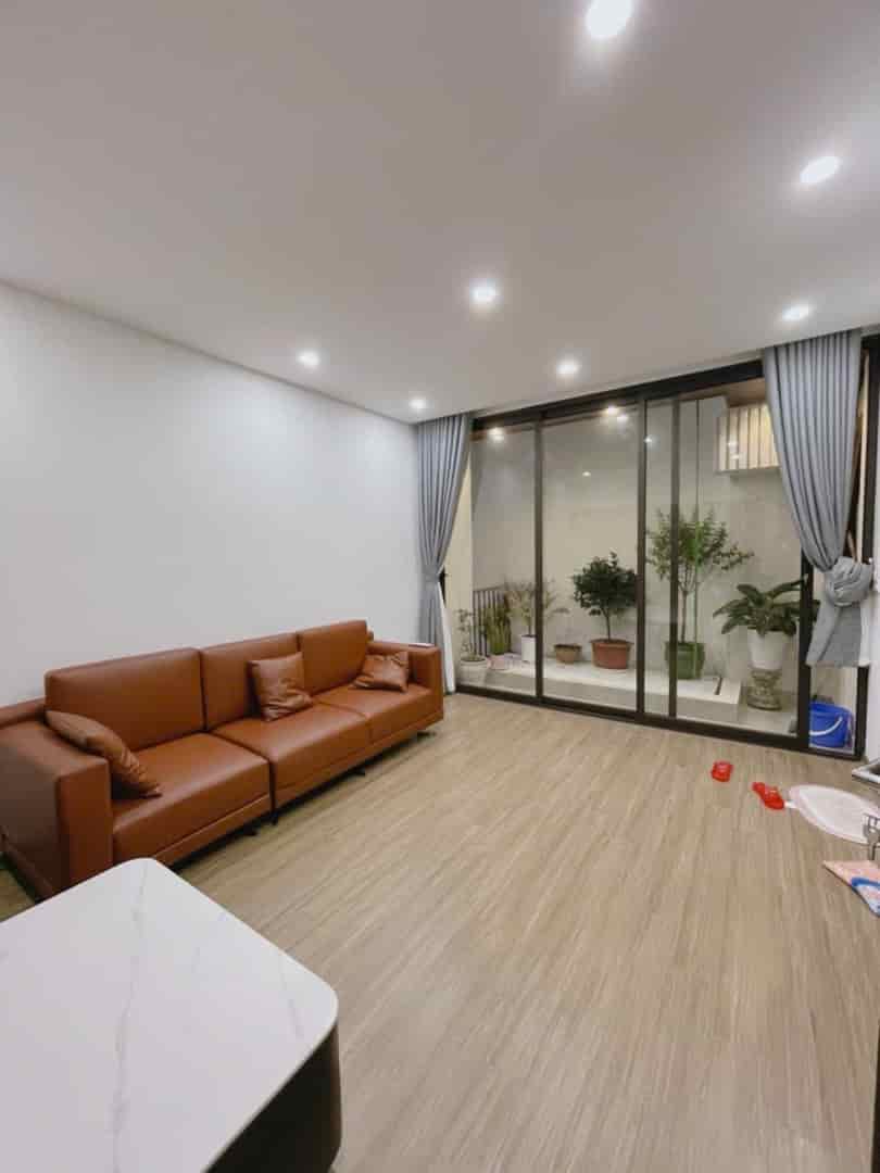 Nhà đẹp 40m, 5 tầng, giá rẻ Ngọc Thụy, gần ô tô tránh, 3 thoáng, view đẹp, hơn 5 tỷ