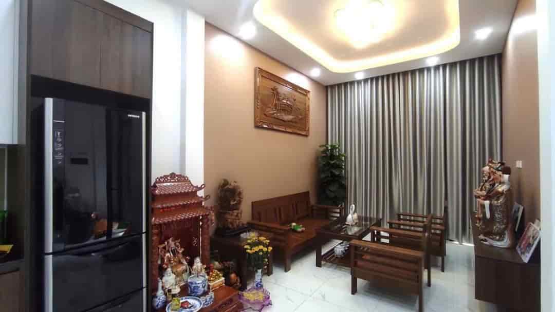 Nhà đẹp Nguyễn Văn Cừ 49m, hơn 5 tỷ trung tâm, ô tô gần, full nội thất