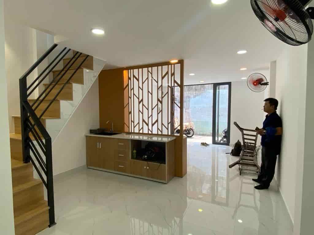 Siêu phẩm nhà đẹp gần Lê Văn Quới, Bình Tân, 32.5m2, 2tầng, HXH, ngang 4m đẹp, nhỉnh 2tỷ