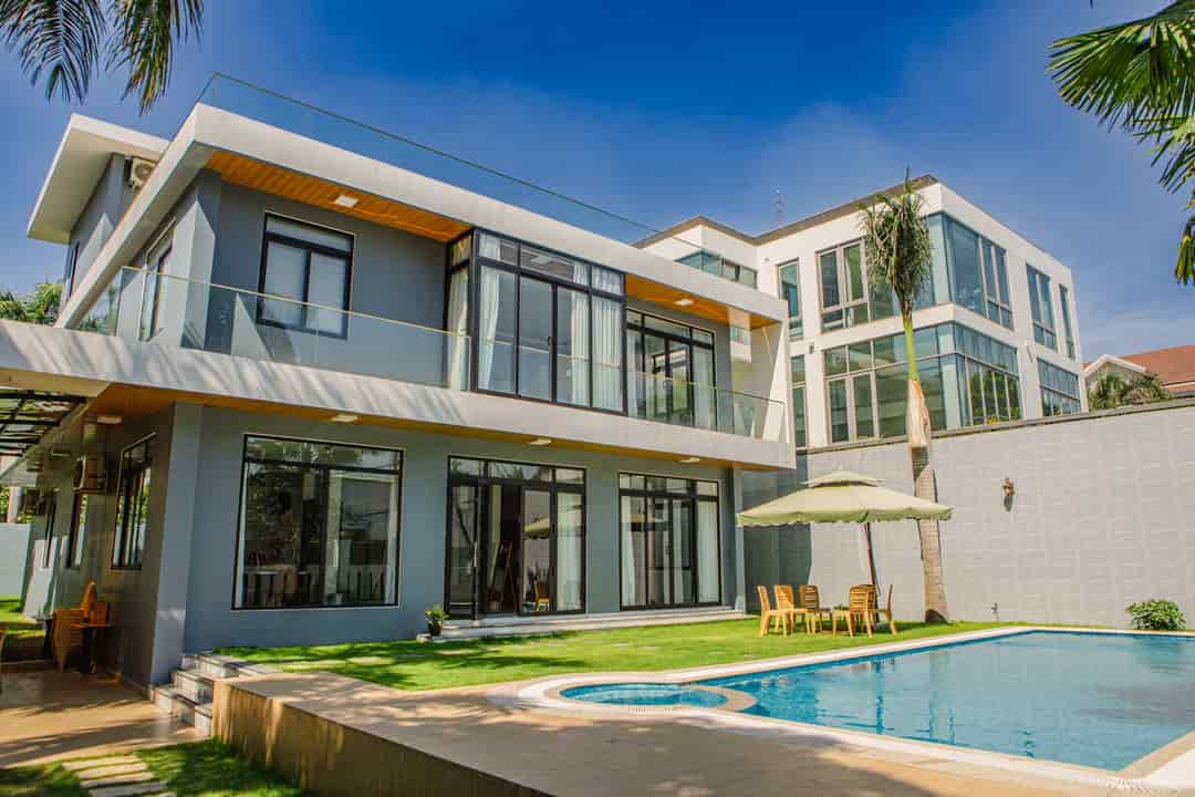 Cho thuê Villa Thảo Điền có hồ bơi sân vườn Nguyễn Văn Hưởng, DT 750m2, giá 200 tr/th