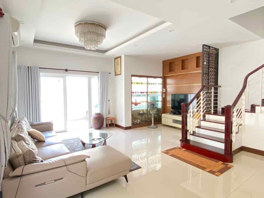 Cho thuê nhà đường Trần Não, quận 2, DT 400m2 nhà 3 tầng, gara ô tô, full nội thất, giá 72 tr/th